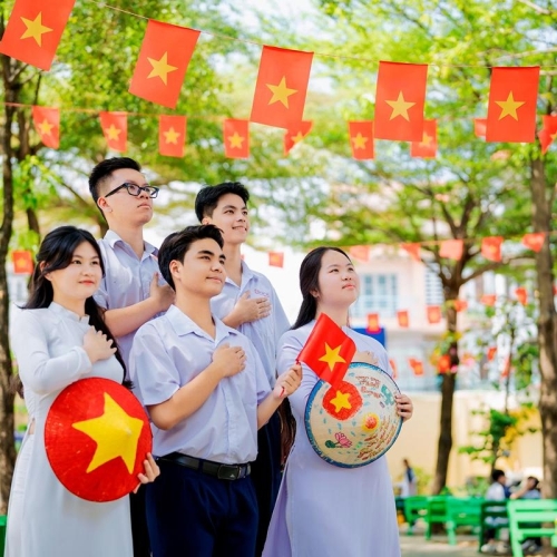 🌸 LỄ TỔNG KẾT NĂM HỌC VÀ LỄ TRƯỞNG THÀNH CỦA HỌC SINH KHỐI 12 – NĂM HỌC 2024–2025 🌸